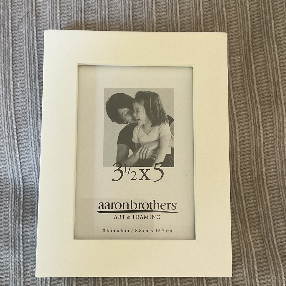 NWT Aaron Brothers White Photo Frame